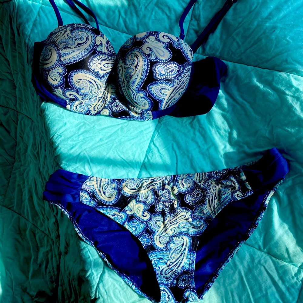 Top XL bottoms L. Royal blue bikini